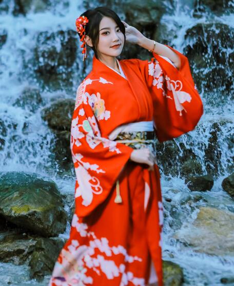 和同学一起看电影作文300个字怎么写呀